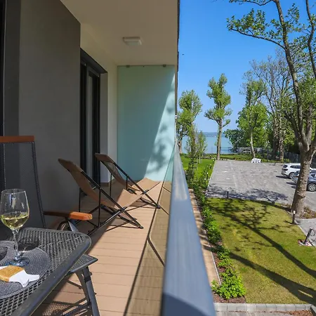 Platán Experience With Lakeview Apart-hotel