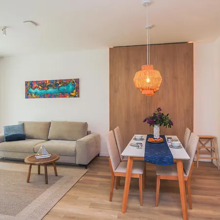 Platán Experience With Lakeview